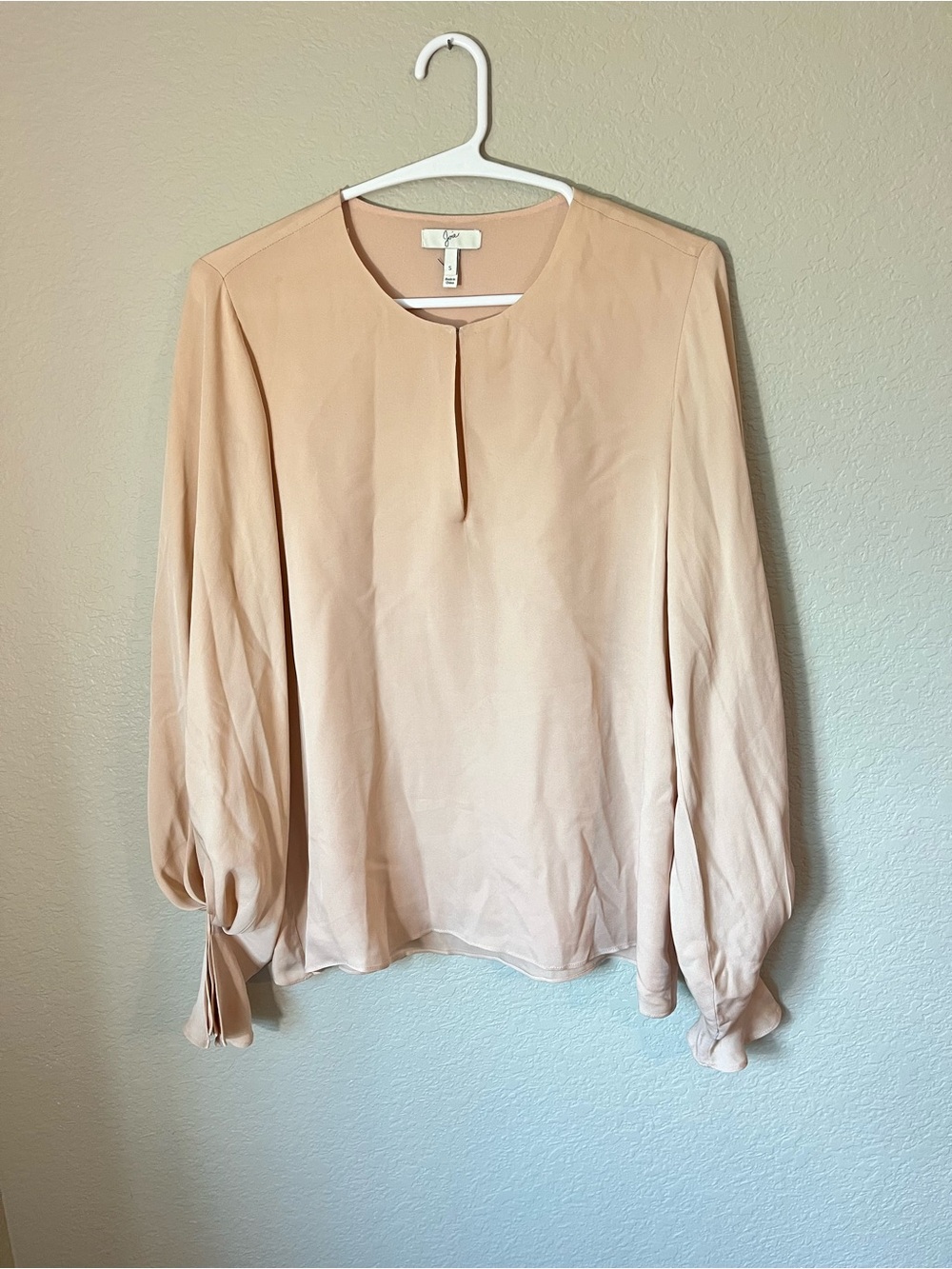 Joie 100% Silk Blouse S Blush Pink Balloon Sleeve Pleated Cuff Quiet Luxury